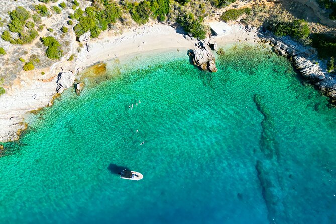 3 Islands Speedboat Tour: Golden Horn, Blue Lagoon & Jelsa Town - Zlatni Rat and the beach at Bol