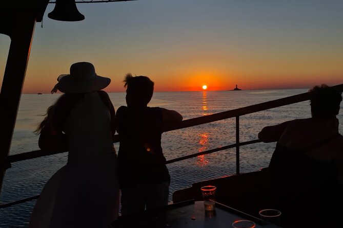3hours all inclusive Sunset&Dolphin Tour from Medulin on Sandra - Music, dancing, and the social atmosphere