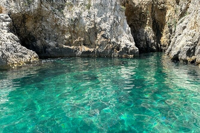 4-hour private boat tour: Discover the beauties of Istria - Snorkeling at the sunken boat near Rakalj