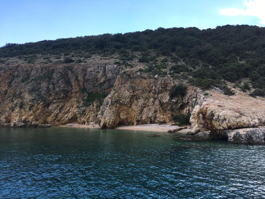 5h Plavnik Island: Swim & Snorkel with Capt. Bobo (Public) - Entering the Love Cave and narrow rock passage