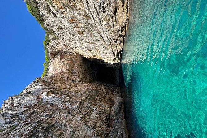 8h from Dubrovnik to the Elafiti islands with Quicksilver 675 boat - What the private guide service adds