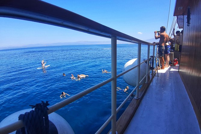 All Inclusive Brac and Solta islands swimming cruise - Meeting Polaris at Split port