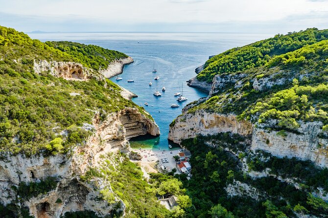 BLUE CAVE & 5 islands tour from Hvar - Green Cave: an optional extra with little time