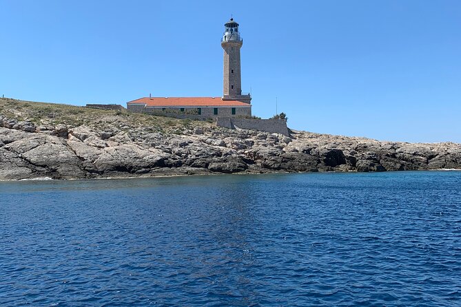 Blue Cave and Town Hvar with 5 Island Boat Tour - Stiniva Cove, cliffs and clear water
