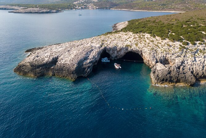 Blue Cave and Town Hvar with 5 Island Boat Tour - The Green Cave on Ravnik