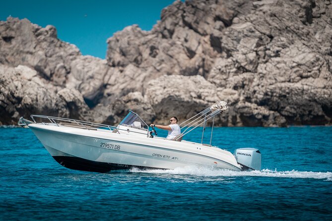 BLUE CAVE & ELAPHITI ISLANDS 4 HOURS ALL INCLUSIVE boat tour - What the skipper adds to the day