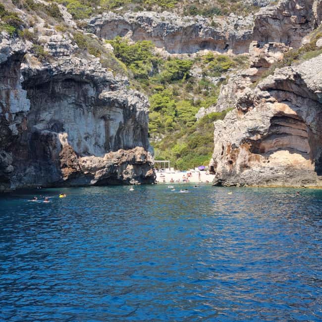 Blue Cave & Island Treasures: Komiža & 5 Gems Boat Tour - Hvar town: 1.5 hours of free time