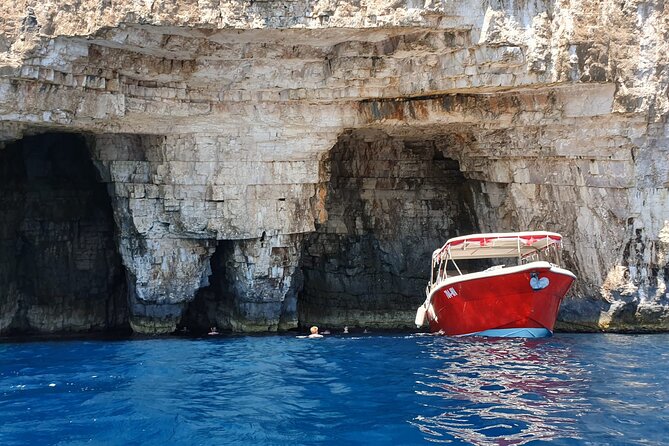 Blue Cave & Vis Island speedboat tour from Hvar - The boat, crew, and pace