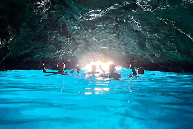 Blue & Green cave,Šunj beach - with drinks small group speedboat - Key points to know before booking
