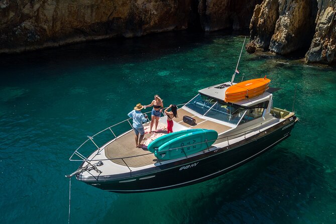 Blue & Green cave tour with yacht from town Hvar - Key points before you book