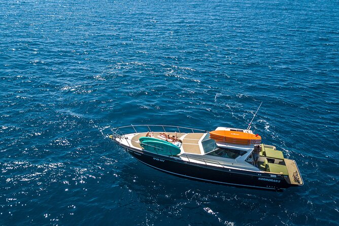 Blue & Green cave tour with yacht from town Hvar - Lunch and three hours around the Pakleni Islands
