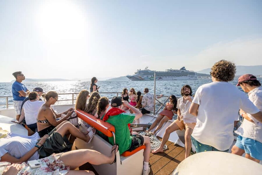 Blue Lagoon & Islands Day Cruise from Split with Lunch - Lunch on board keeps the day simple