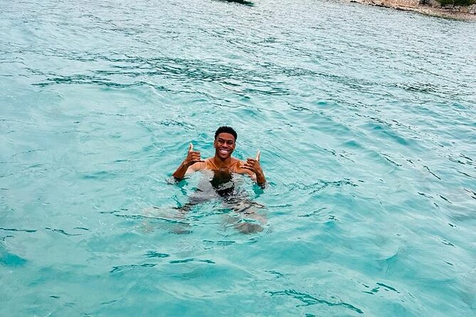 Blue Lagoon Tour from Split with Bottled Water and Wine Included - What the crew adds to the experience