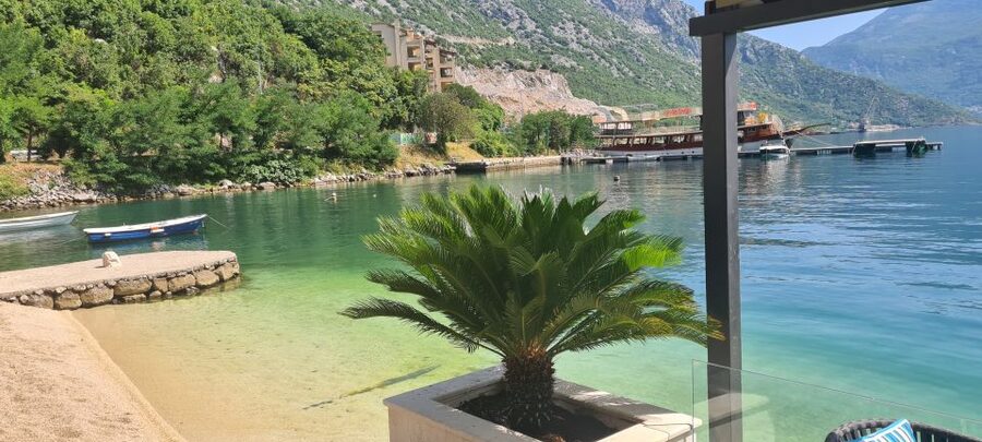 Blue Sea & Black Mountains - Montenegro - The route from Dalmatia to Montenegro