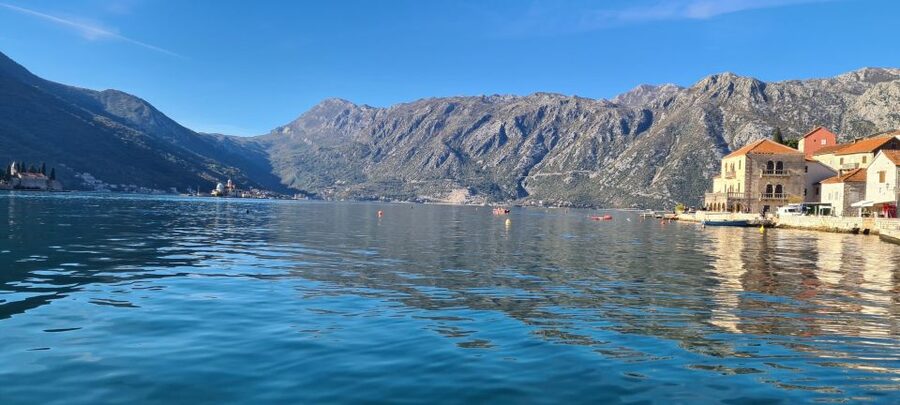 Blue Sea & Black Mountains - Montenegro - The border crossing and timing