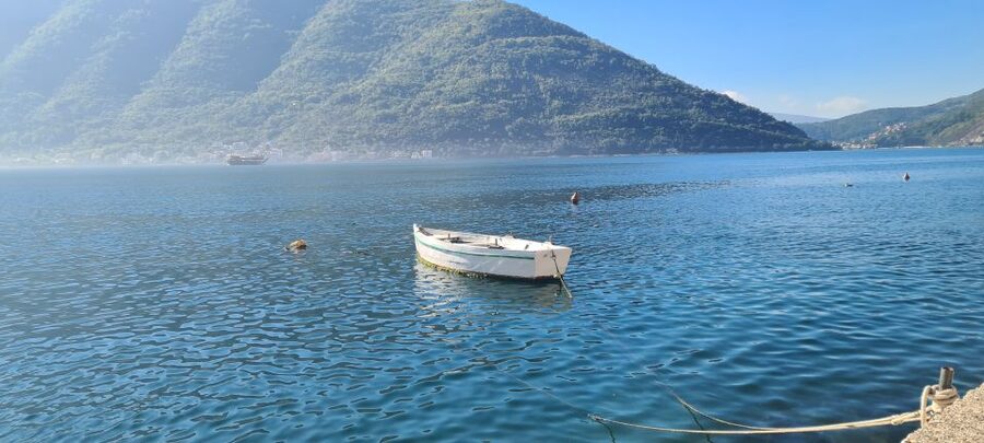 Blue Sea & Black Mountains - Montenegro - Walking, comfort, and who should skip it