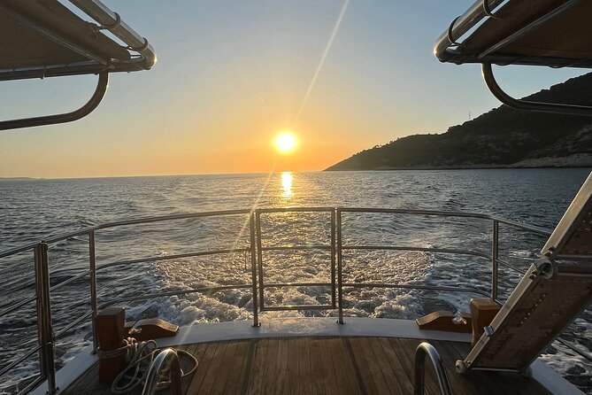Boat Tour at Delfina Hvar - Crew style and the family-run atmosphere