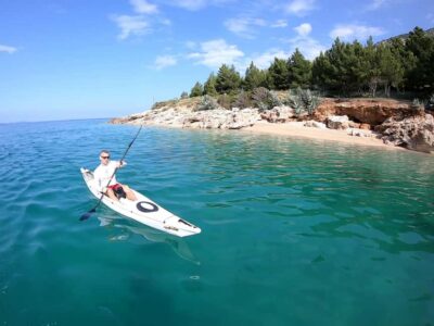 Bol: Zlatni Rat Beach Kayak Tour with Snorkeling