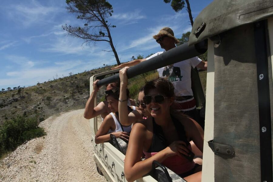 Brač: Island Exploration Tour by Four-Wheel Drive Jeep - Lunch above Milna at a family farm