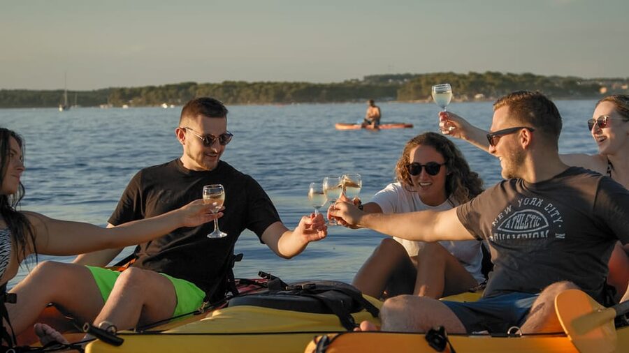 Cape Kamenjak: Sunset Kayak/SUP Wine Tour - Wine, sunset, and the return across the bay