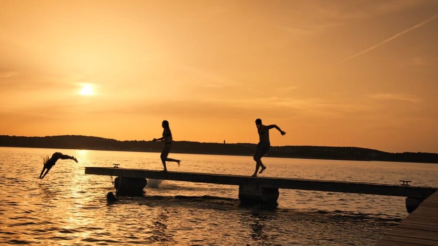 Cape Kamenjak: Sunset Kayak/SUP Wine Tour - What the $76 price really covers