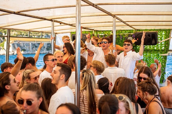 Captain’s Boat Party Split–Blue Lagoon Swim Stop + Free Shots &DJ - How to make the most of the afternoon