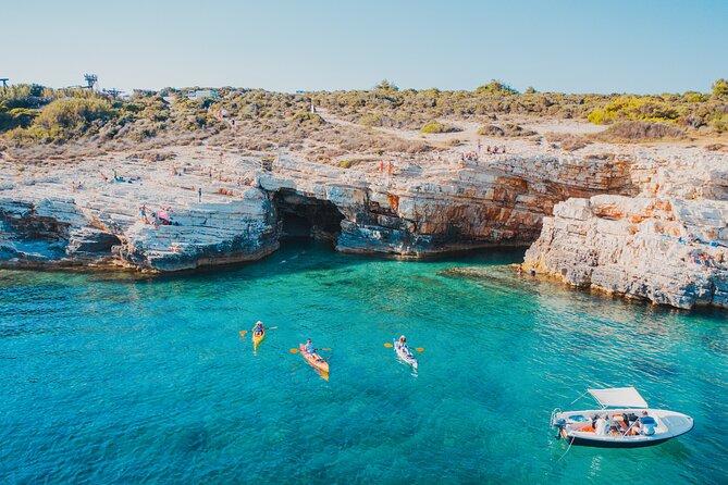 Cave Adventure near Pula by Kayak - The quiet stop near Šekovac islet
