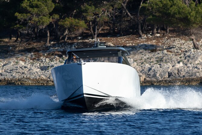 Colnago 45 - Luxury Private Speedboat Tours - Blue Cave: a dramatic first stop