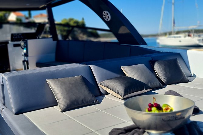 Colnago 45 - Luxury Private Speedboat Tours - Vis gives you room to set the pace