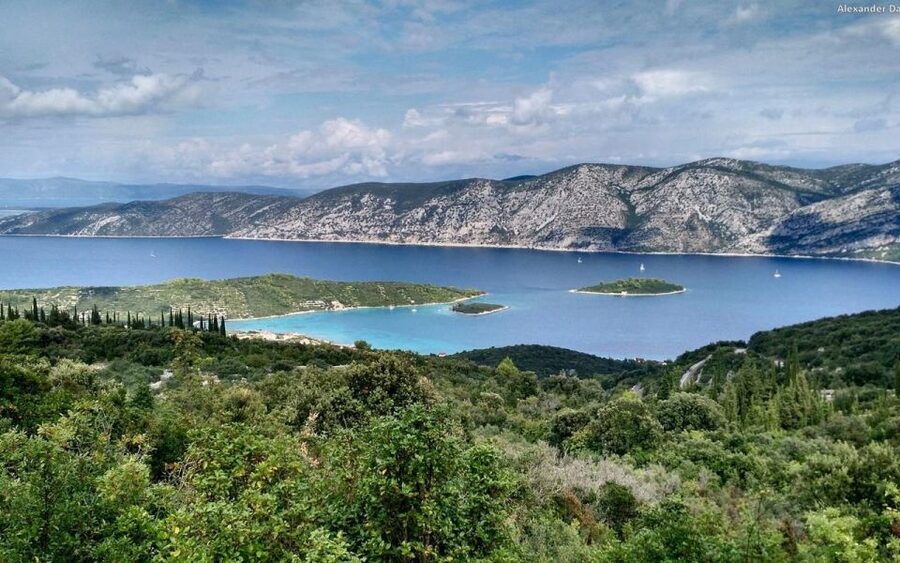 Day Tour from Dubrovnik - Korčula and Pelješac Wine Tasting - Ston at 9:30: Walls, Salt, and a Short First Stop