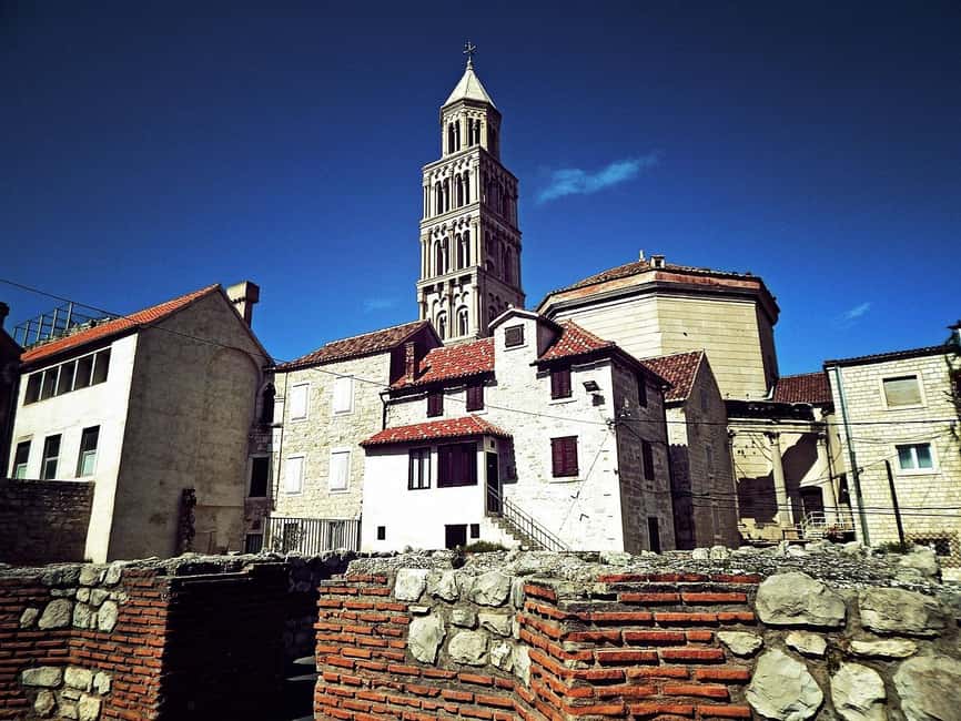 Diocletian's Palace and Old Town SMALL GROUP Walking Tour - Inside Diocletian’s Palace, where ancient walls meet daily life