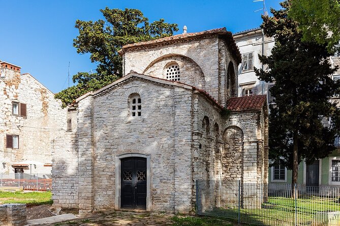 Discover the Essence of Pula: Private Tour with a Local Pro - The Temple of Augustus and the final Roman lesson