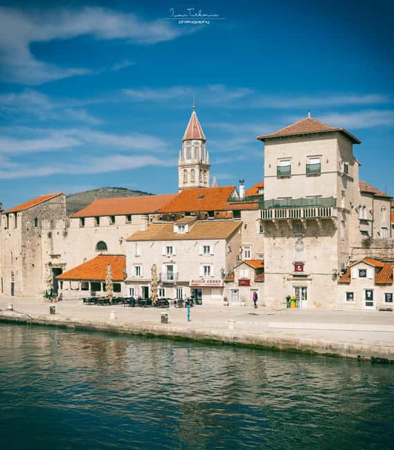 Discover Trogir: Guided Walking Tour of a Medieval Gem - Narrow lanes, palaces, and everyday life