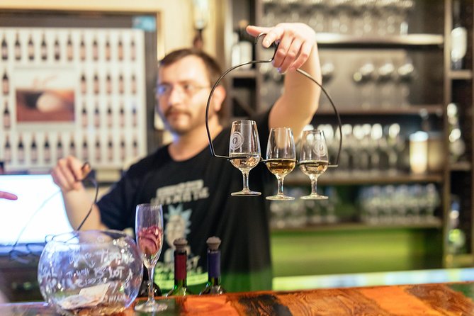 Drinks & Bites in Dubrovnik Private Tour - Two wines and a Dalmatian platter near the sea aquarium