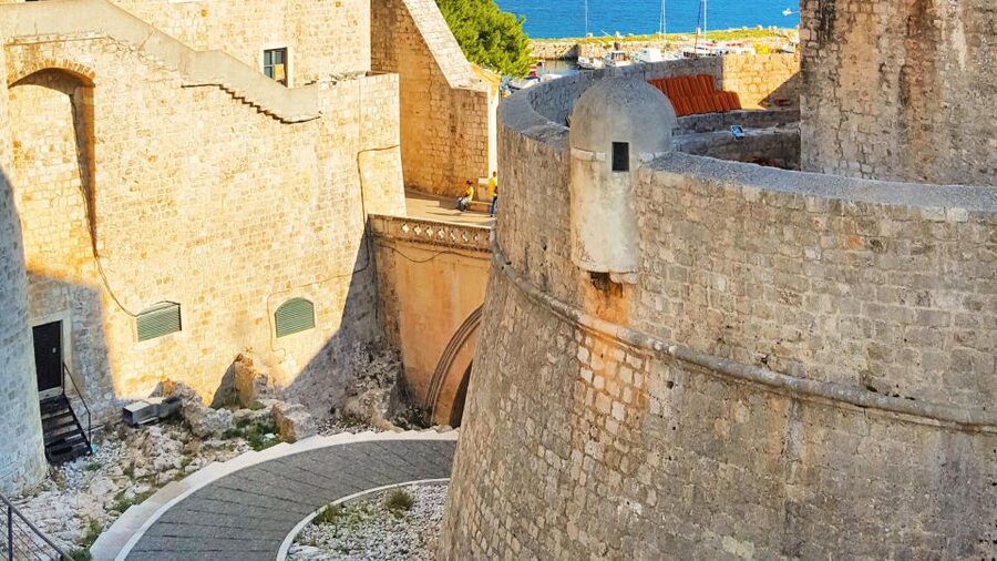 Dubrovnik: 1.5-Hour Guided Old Town Walking Tour - Pile Gate and the first steps into the Old Town