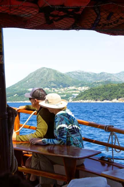 Dubrovnik: 6 hours Blue cave & Elaphiti with optional lunch - Reaching the Blue Cave by water