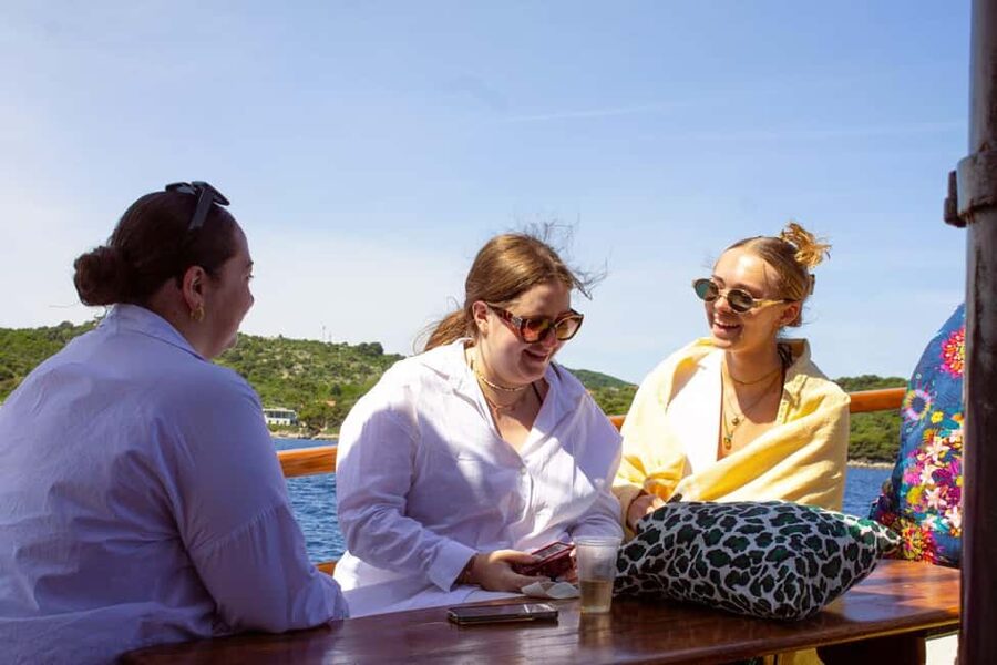 Dubrovnik: 6 hours Blue cave & Elaphiti with optional lunch - Finding the boat at Gruž port