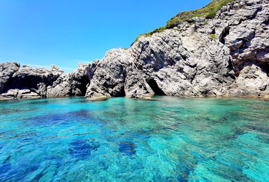 Dubrovnik: Blue Cave & Sunj Beach Boat Tour with Drinks - Speedboat comfort, crew style, and group size