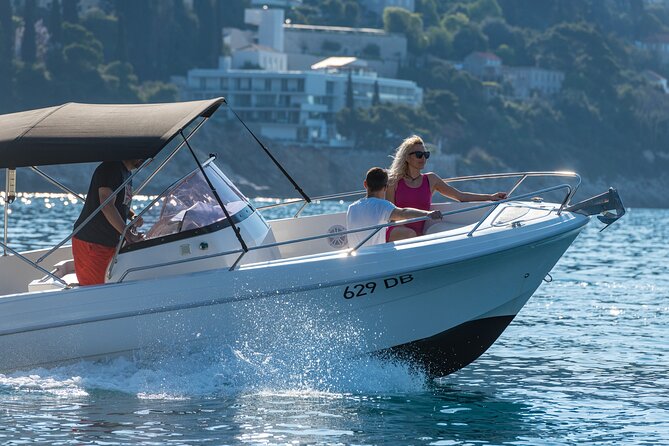 Dubrovnik boat mixed fun tour - Returning through the Blue Cave