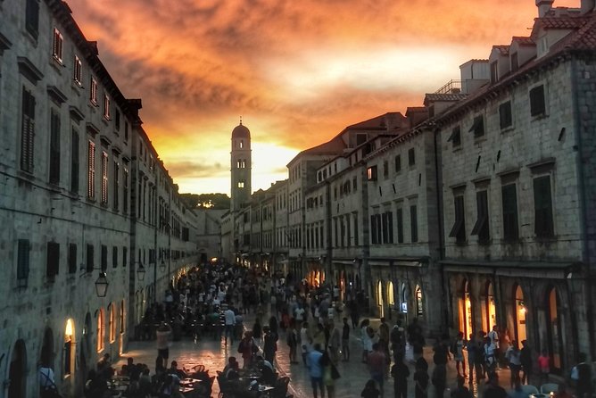 Dubrovnik by Night, History, Wine & Bites - Who should take this evening walk?