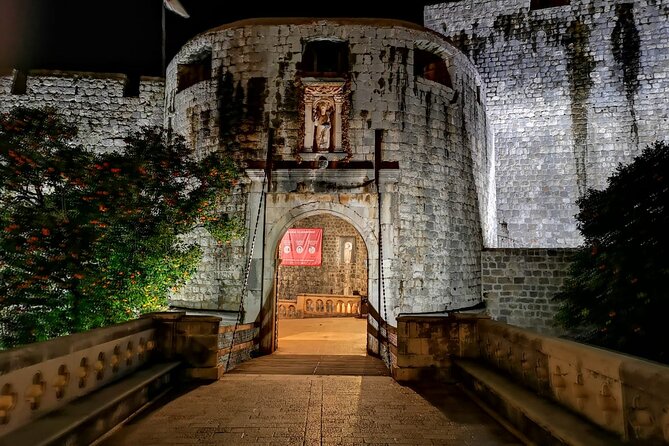 Dubrovnik By Night Walking Tour - Luza Square and Orlando’s Column