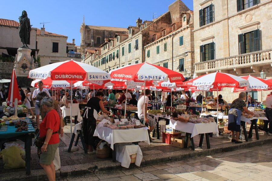 Dubrovnik: Cable Car, Walking Tour and City Walls Combo - Walking the lanes, squares, and old stone buildings