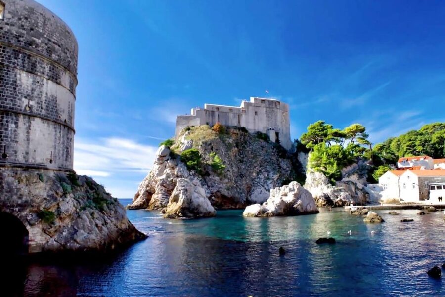 Dubrovnik: City Walls Tour for Early Birds & Sunset Chaser - Following two kilometers of fortifications