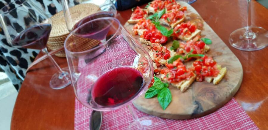 Dubrovnik: Croatian Food, Wine & Old Town Highlights Tour - What the $161 price includes