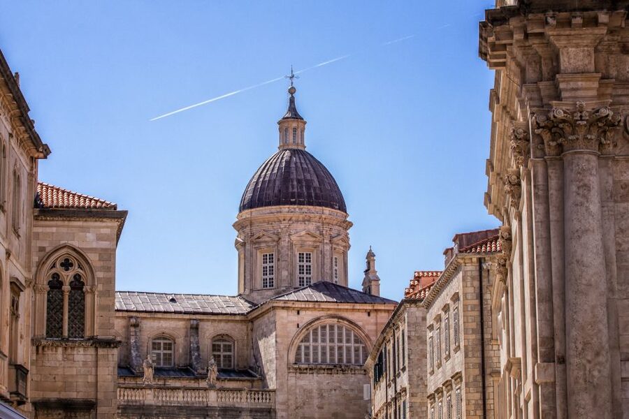 Dubrovnik: Early Bird Walking Tour - Walking an empty Stradun
