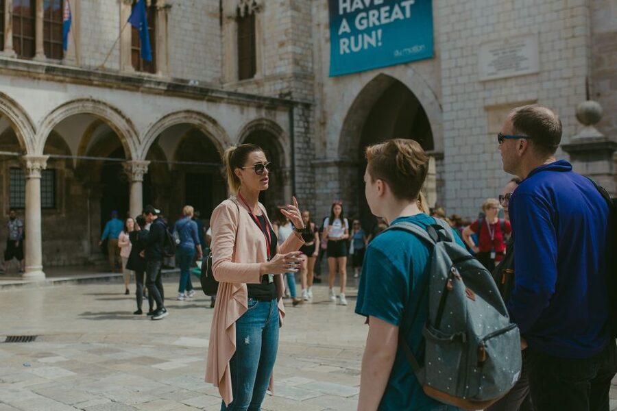 Dubrovnik: Early Bird Walking Tour - Gundulić Square and local street life