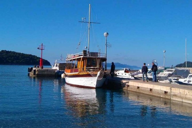 Dubrovnik Elafiti Islands Cruise with Lunch, Drinks and Pickup - Crew service and the family-run feel