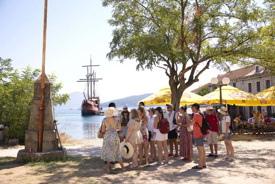 Dubrovnik: Elaphite Island Hopping Cruise on Karaka Ship - Guides, commentary, and how to hear it