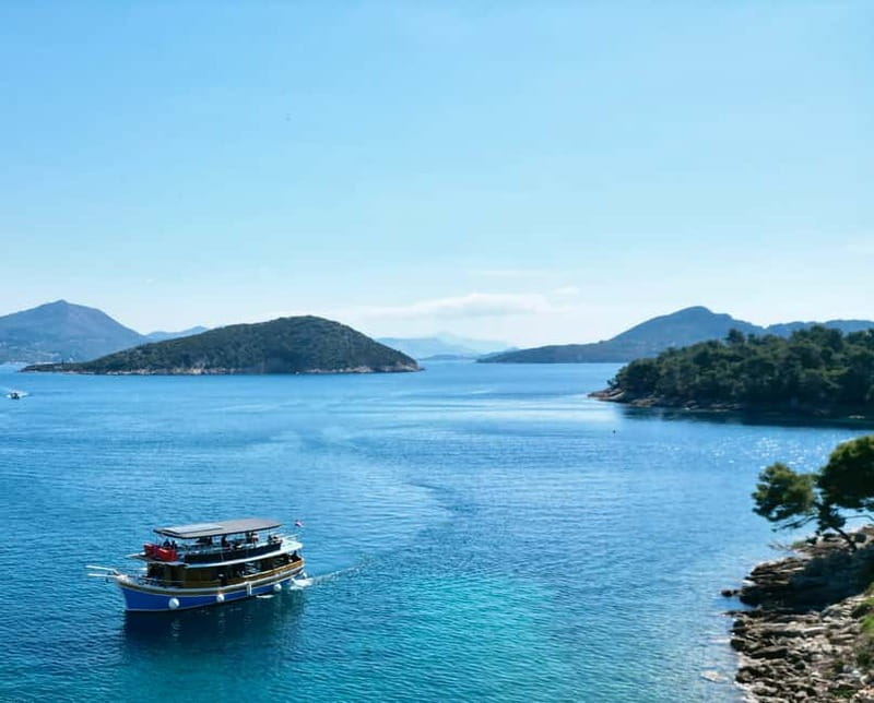 Dubrovnik: Elaphite Islands Cruise with Lunch and Drinks - Lunch, open-bar service, and the boat atmosphere