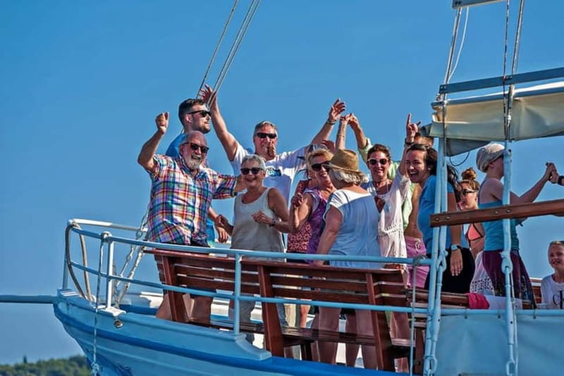 Dubrovnik: Elaphite Islands Cruise with Lunch and Drinks - The crew makes the difference